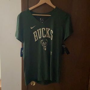 bucks tee